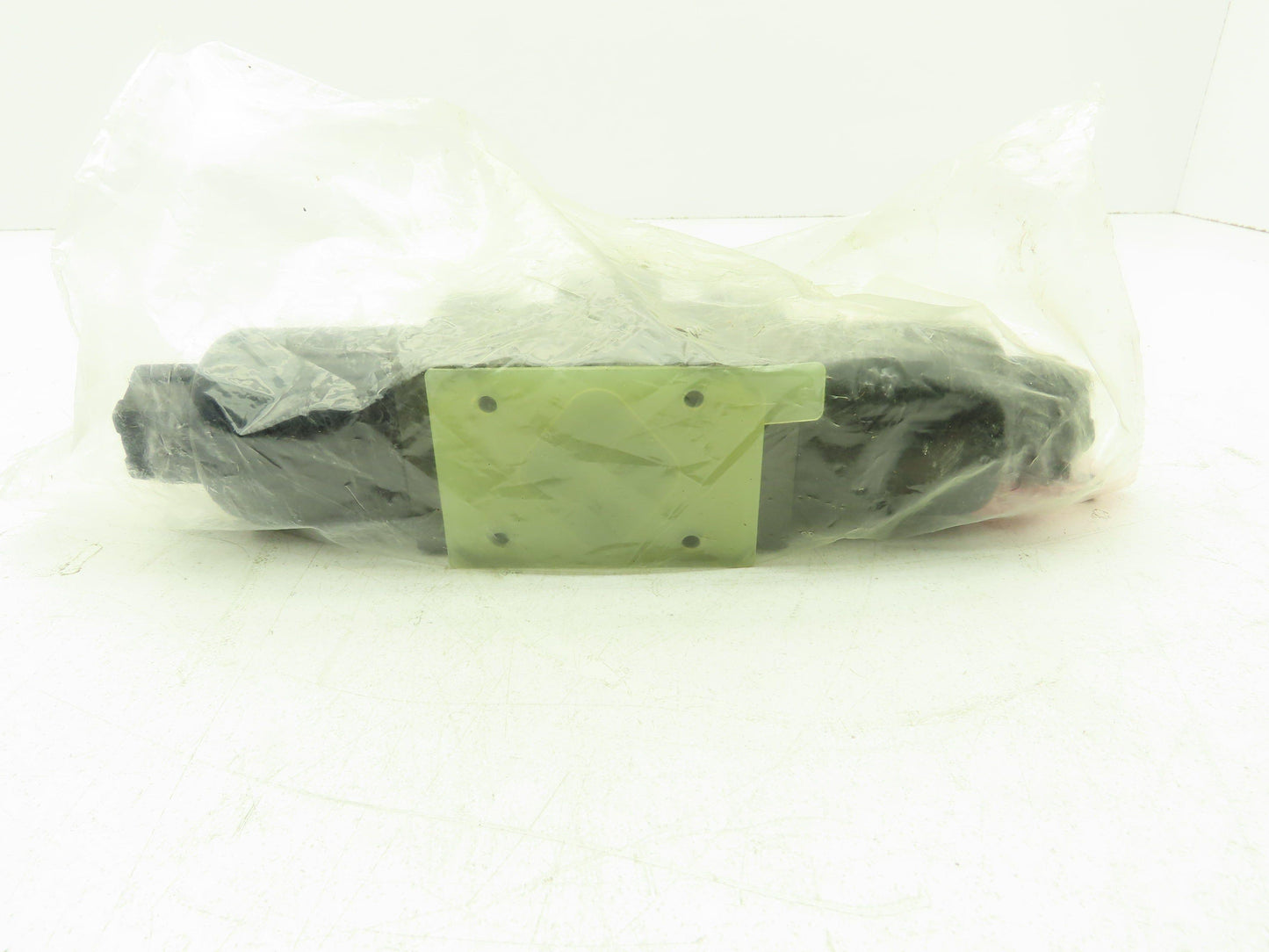 Nachi SS-G01-E3Z-GR-D2-E20 Hydraulic Directional Control Solenoid Valve 24VDC