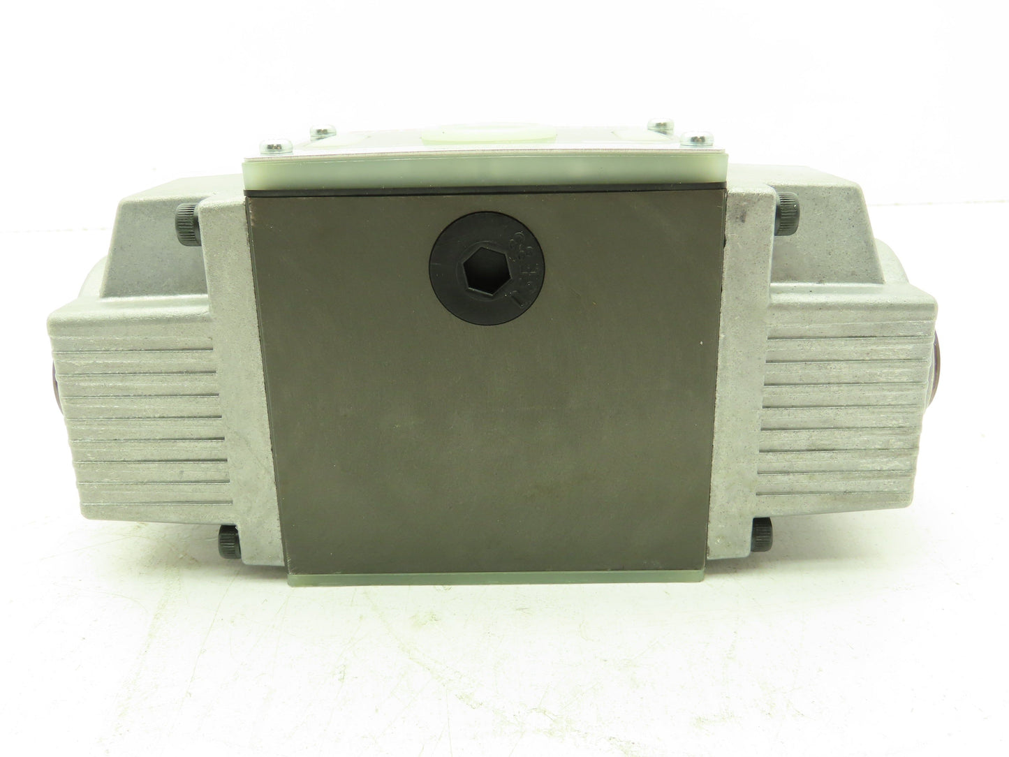 Nachi SS-G03-C6-R-C230-E10 Hydraulic Directional Control Wet Solenoid Valve 220V