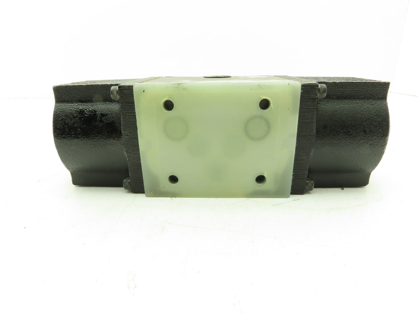 Nachi SS-G03-C6-R-D2-E10 Hydraulic Directional Control Wet Solenoid Valve 24VDC