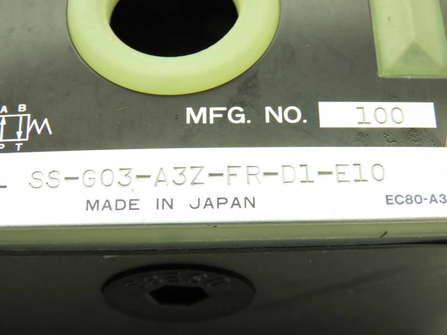 Nachi SS-G03-A3Z-FR-D1-E10 Hydraulic Directional Control Solenoid Valve 12VDC