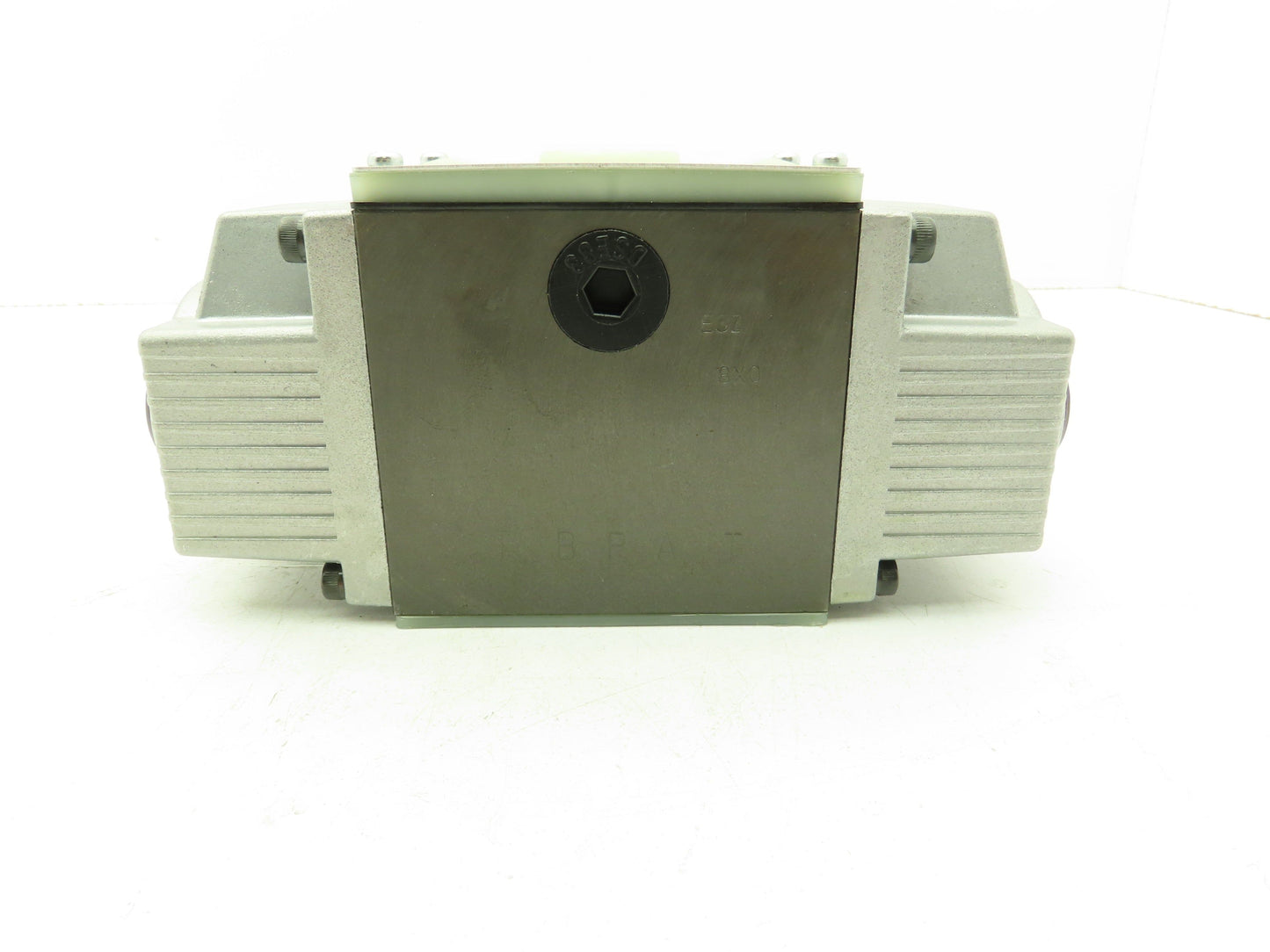 Nachi SS-G03-E3Z-R-C115-E10 Hydraulic Directional Control Solenoid Valve 120V