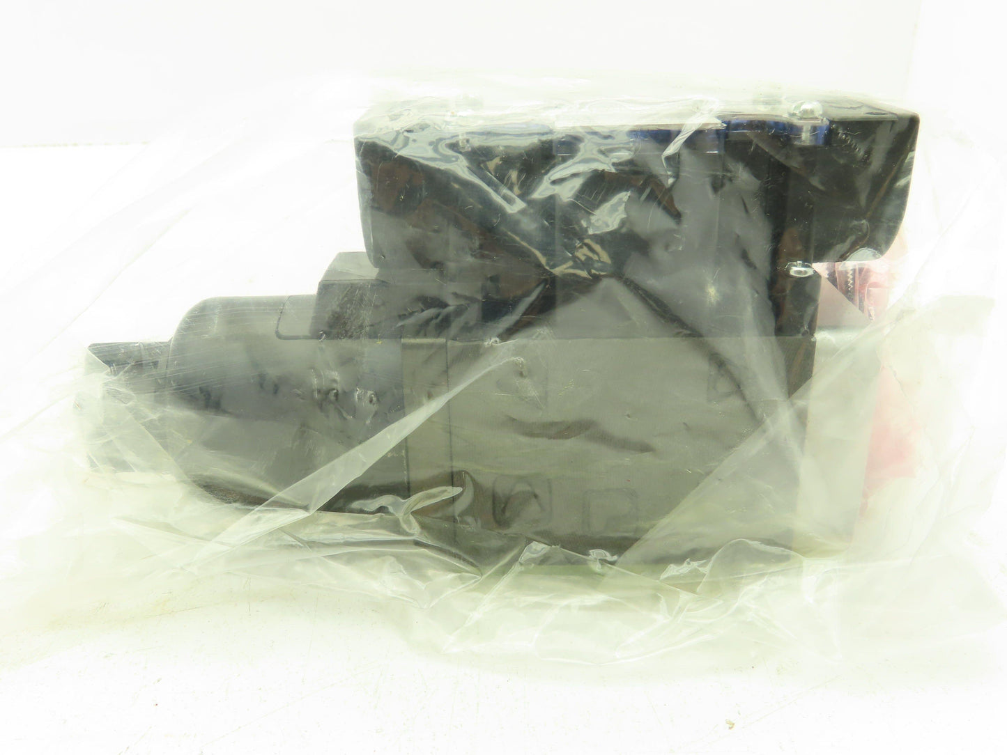 Nachi SS-G01-A04-R-D2-E9331A Hydraulic Directional Control Solenoid Valve 24VDC