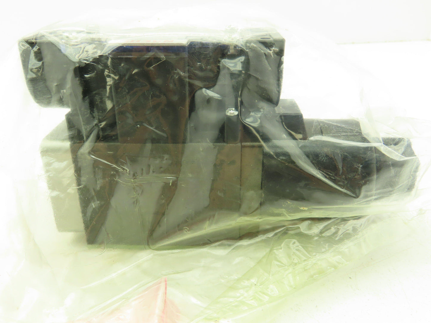 Nachi SS-G01-A04-R-D2-E9331A Hydraulic Directional Control Solenoid Valve 24VDC