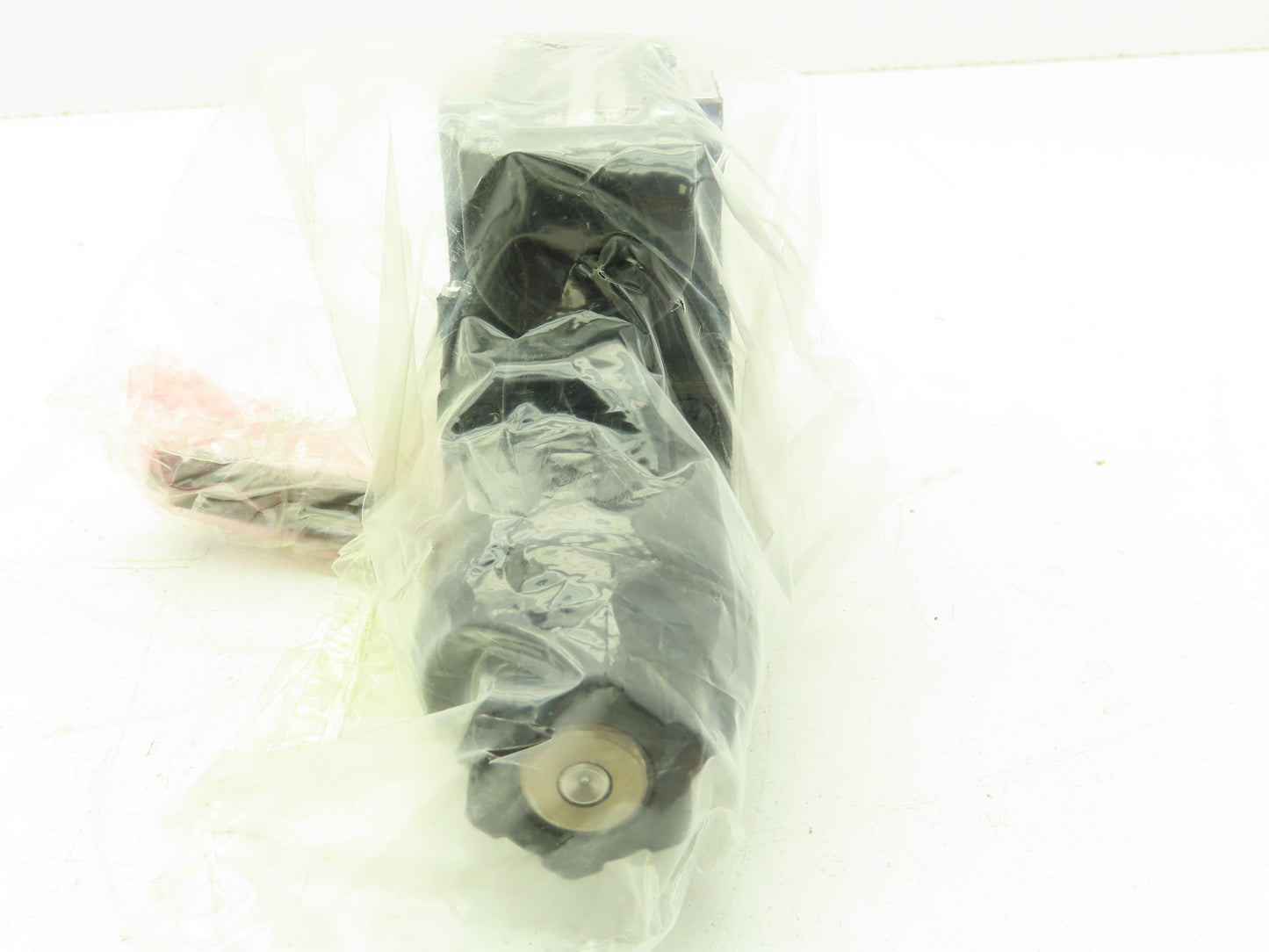 Nachi SS-G01-A04-R-D2-E9331A Hydraulic Directional Control Solenoid Valve 24VDC