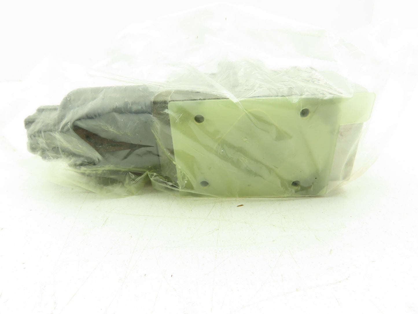 Nachi SS-G01-A04-R-D2-E9331A Hydraulic Directional Control Solenoid Valve 24VDC