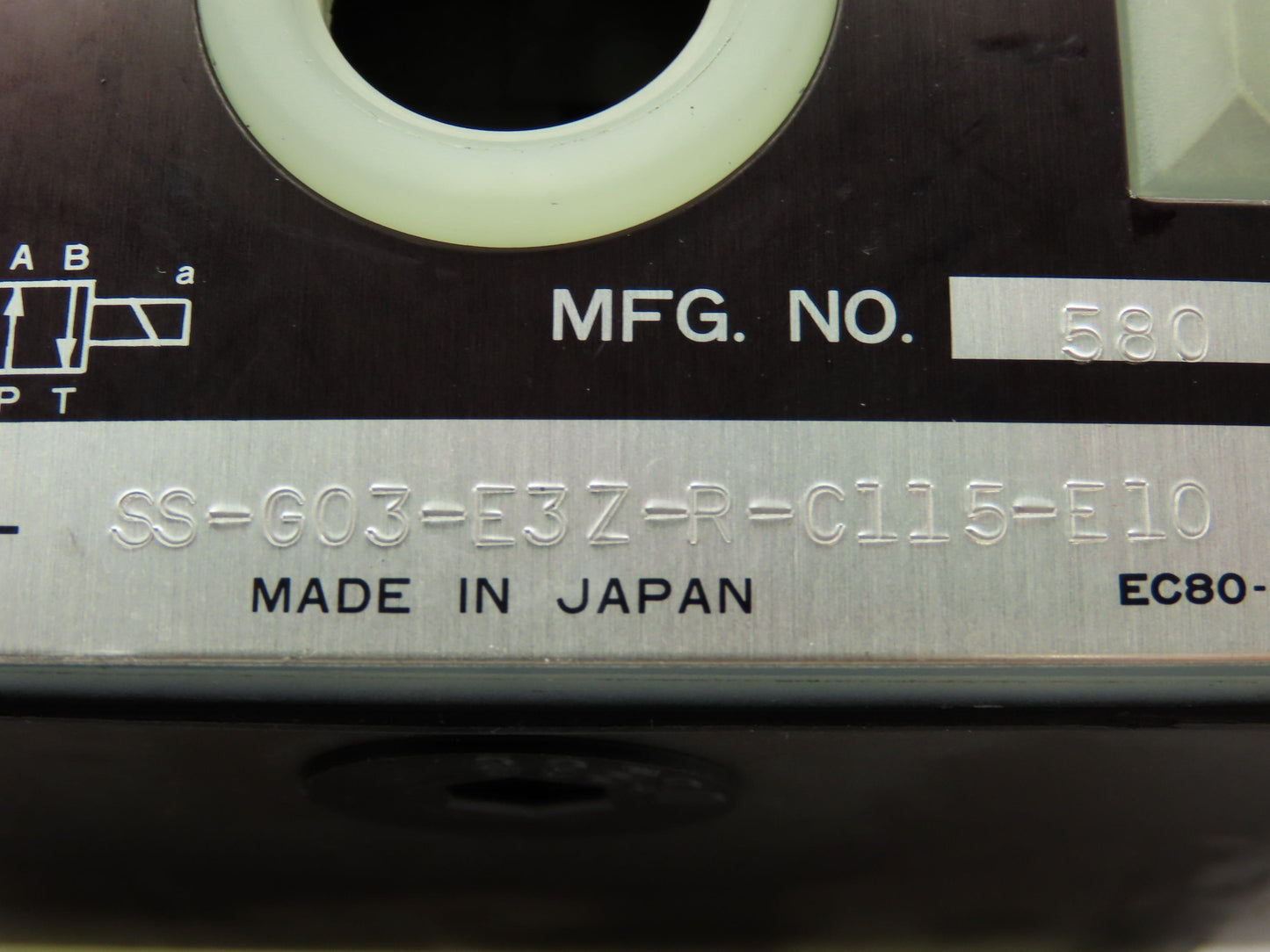 Nachi SS-G03-E3Z-R-C115-E10 Hydraulic Directional Control Solenoid Valve 120V