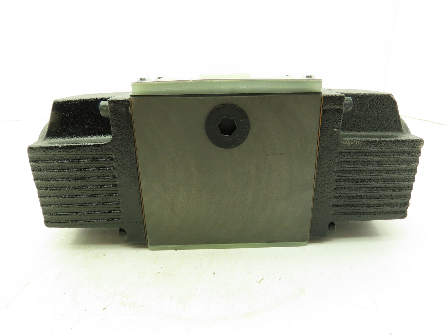 Nachi SS-G03-C4-FR-D2-E10 Hydraulic Directional Control Wet Solenoid Valve 24VDC