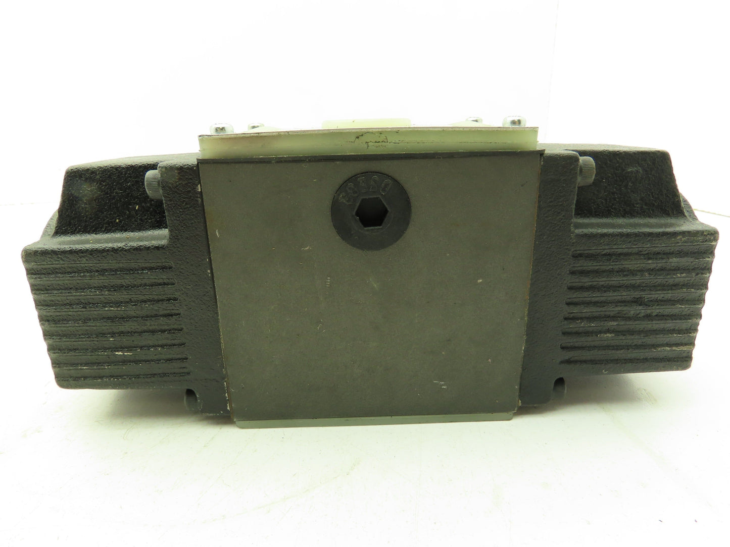 Nachi SS-G03-C4-FR-D2-E10 Hydraulic Directional Control Solenoid Valve 24VDC D05