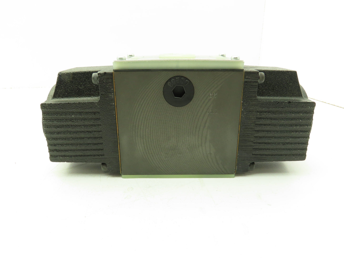 Nachi SS-G03-C6-R-E115-E10 Hydraulic Directional Control Wet Solenoid Valve 120V