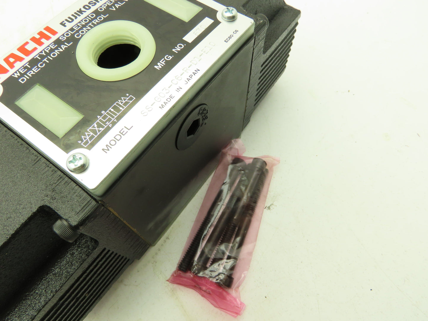 Nachi SS-G03-C6-R-D1-E10 Hydraulic Directional Control Wet Solenoid Valve 12VDC