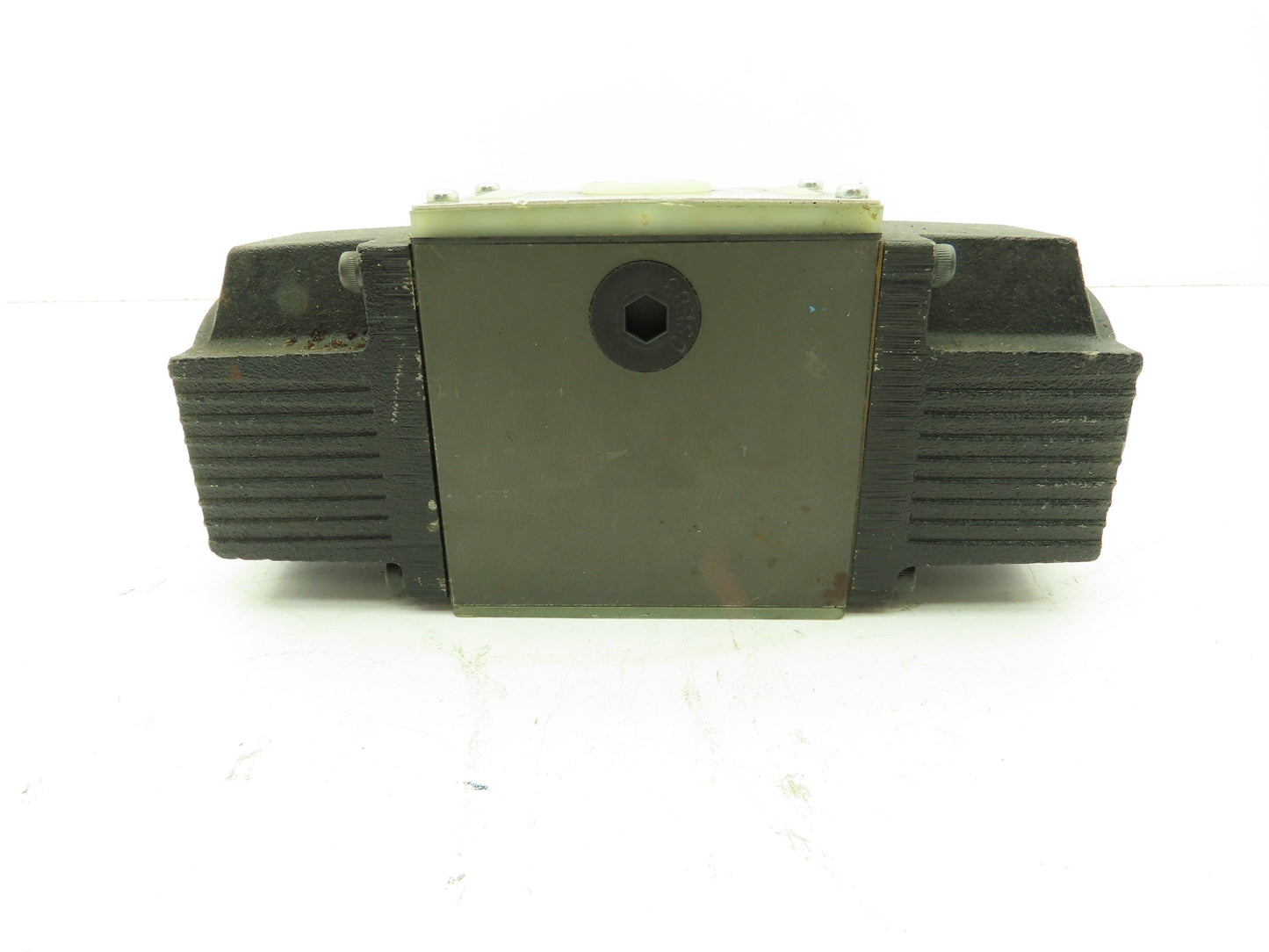 Nachi SS-G03-C6-R-D2-E10 Hydraulic Directional Control Wet Solenoid Valve 24VDC