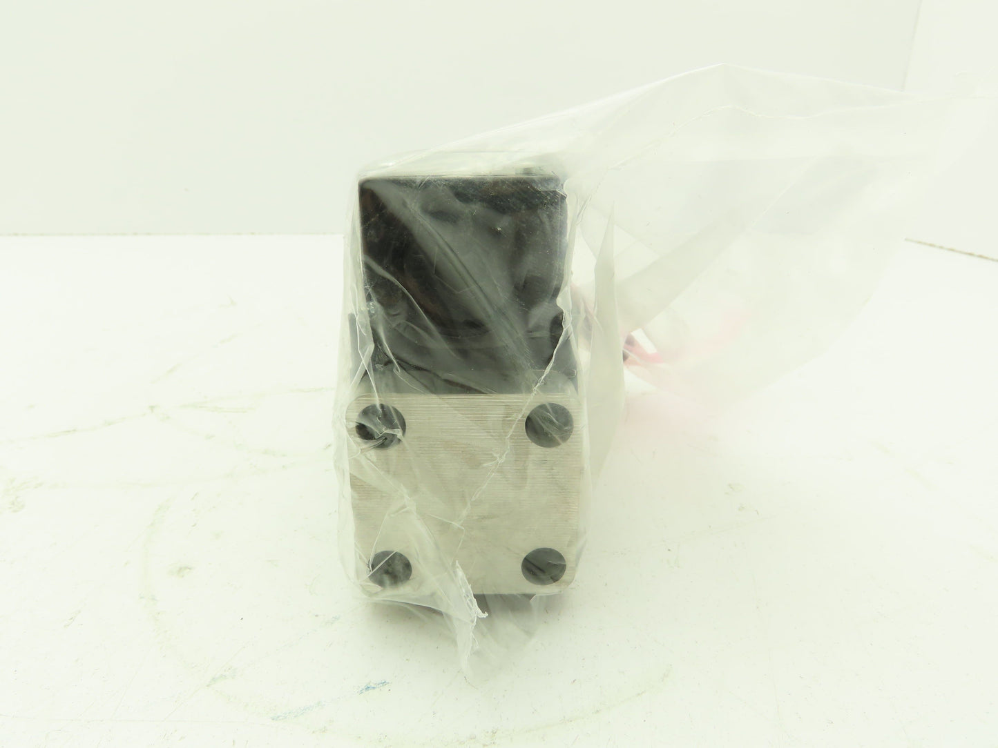 Nachi SS-G01-A2X-R-C115-E20 Hydraulic Directional Control Solenoid Valve 120V