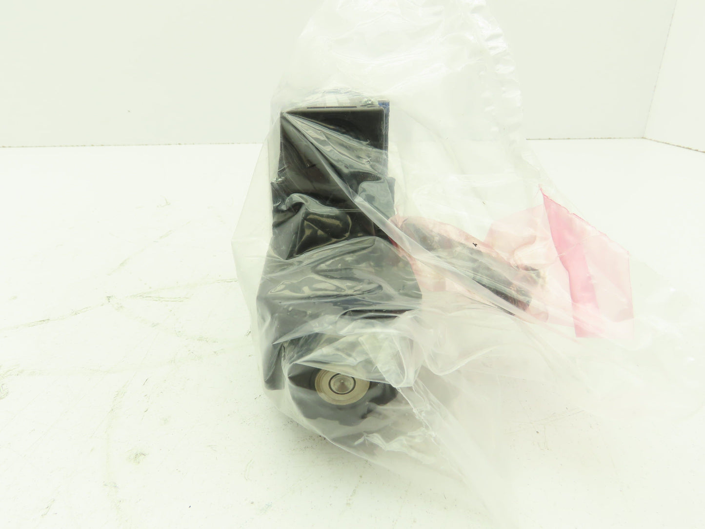 Nachi SS-G01-A2X-R-C115-E20 Hydraulic Directional Control Solenoid Valve 120V