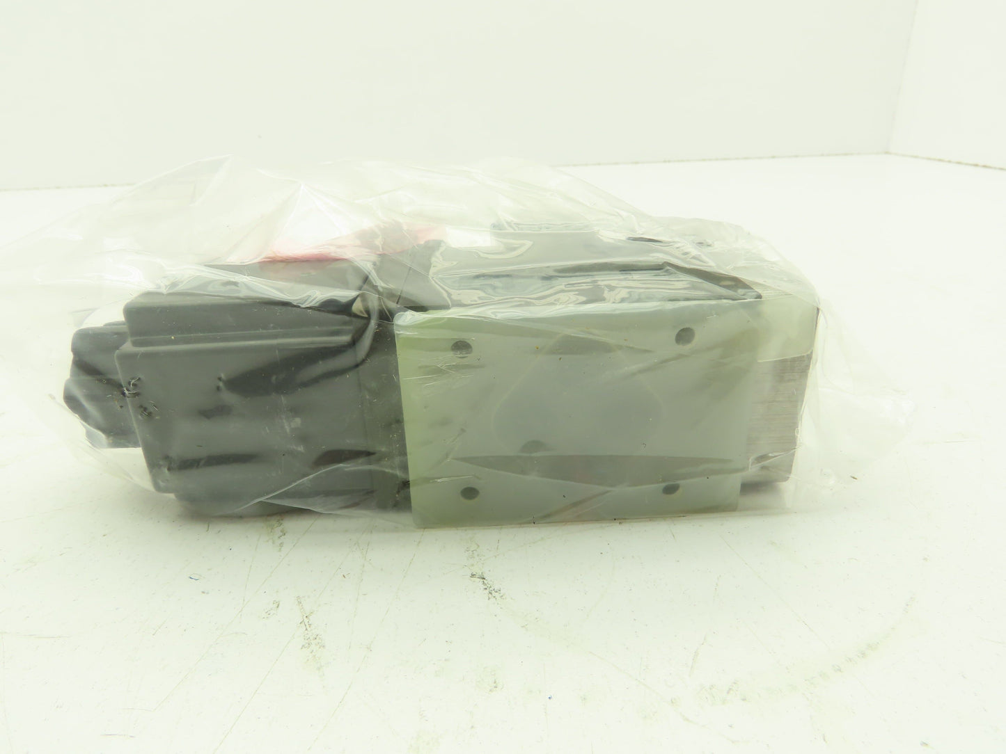 Nachi SS-G01-A2X-R-C115-E20 Hydraulic Directional Control Solenoid Valve 120V