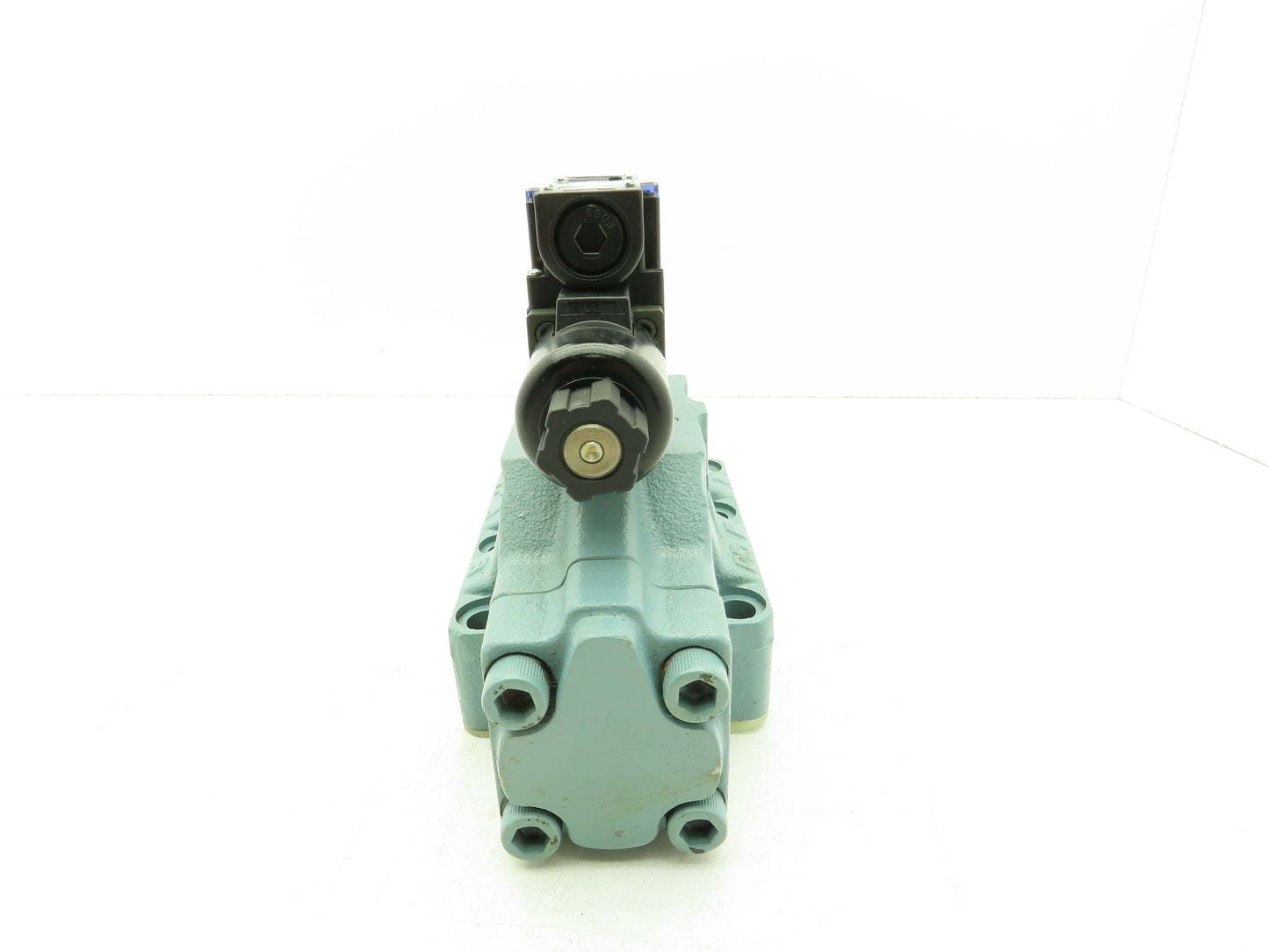 Nachi DSS-G06-C6-R-D2-E12 Hydraulic Directional Control Solenoid Valve 24VDC D08