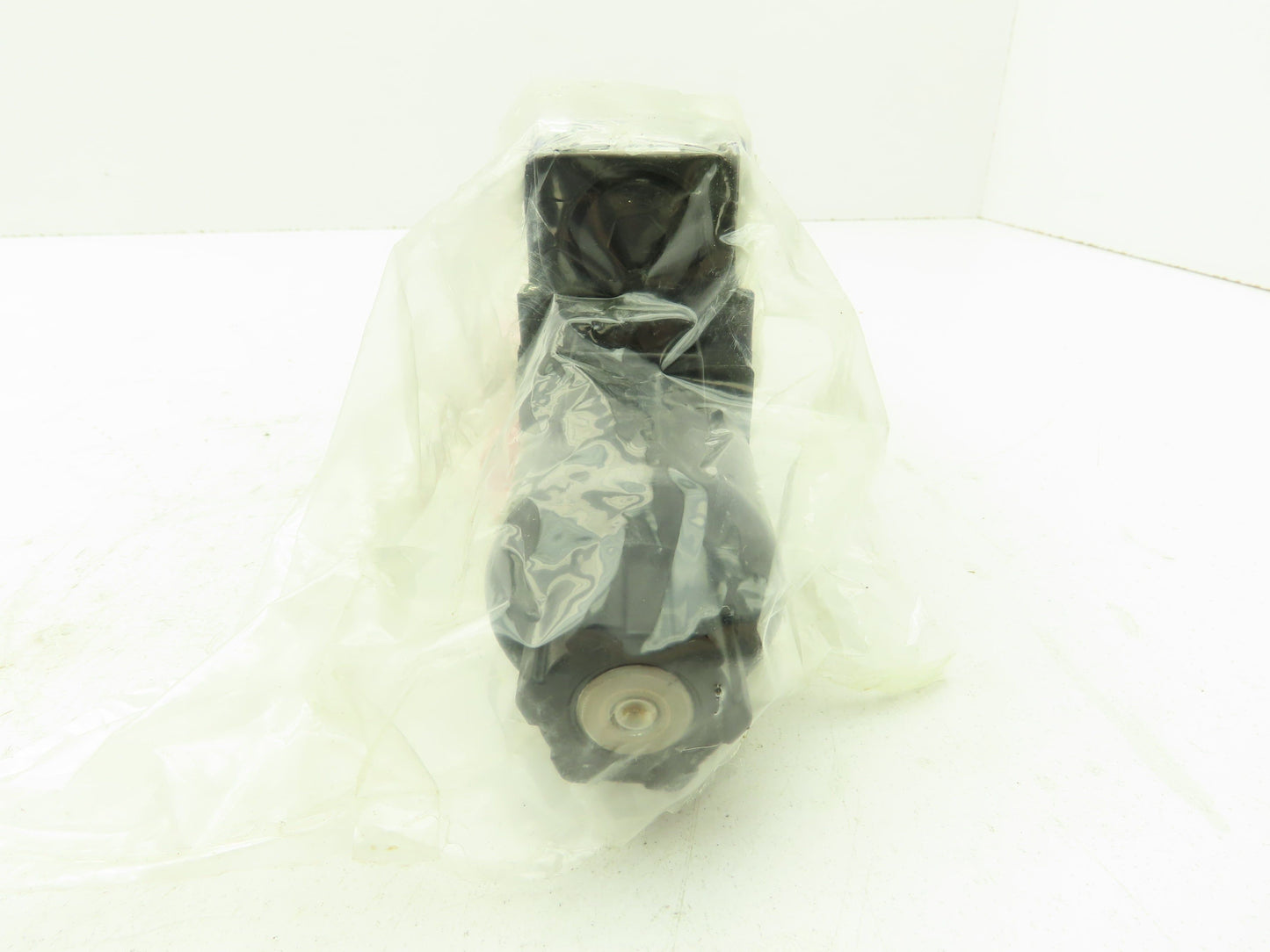 Nachi SS-G01-C6-FR-E230-E20 Hydraulic Directional Control Solenoid Valve 220V