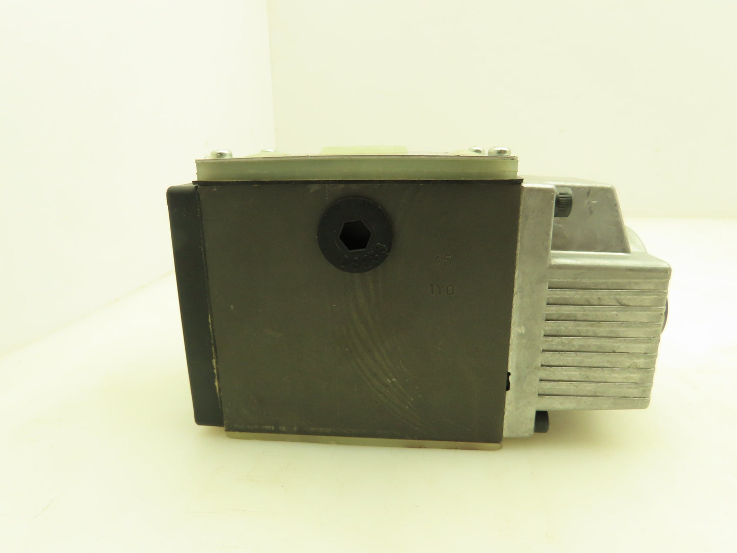 Nachi SS-G03-A5-R-C230-E10 Hydraulic Directional Control Solenoid Valve 220V D05