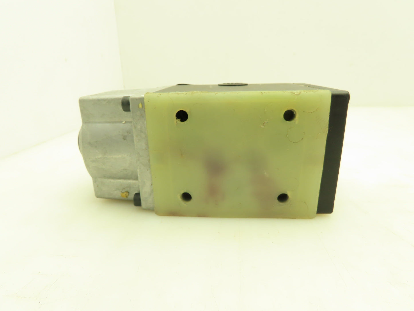 Nachi SS-G03-A5-R-C230-E10 Hydraulic Directional Control Solenoid Valve 220V D05