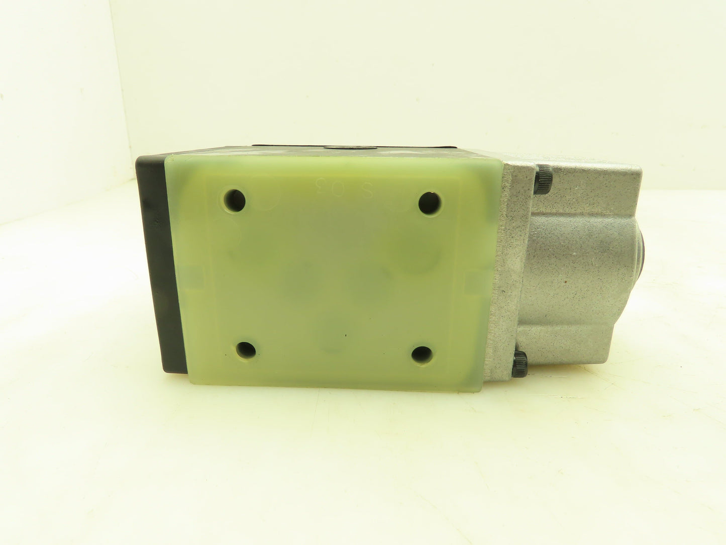 Nachi SS-G03-H43-R-C115-E8916A Hydraulic Directional Control Solenoid Valve 120V