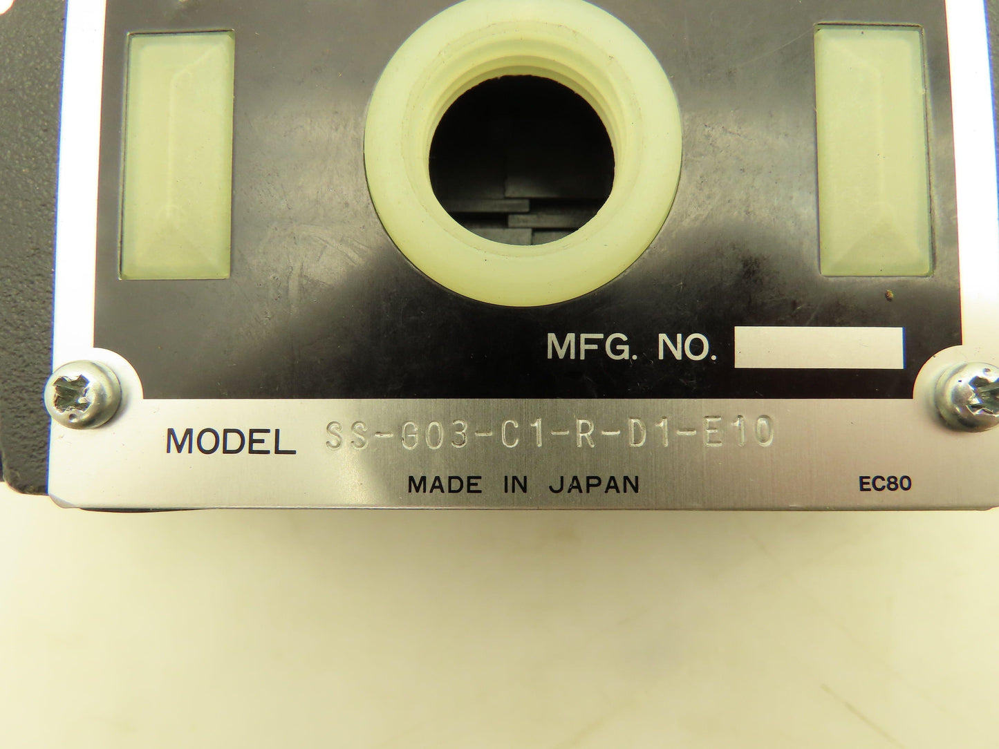 Nachi SS-G03-C1-R-D1-E10 Hydraulic Directional Control Solenoid Valve 12VDC D05