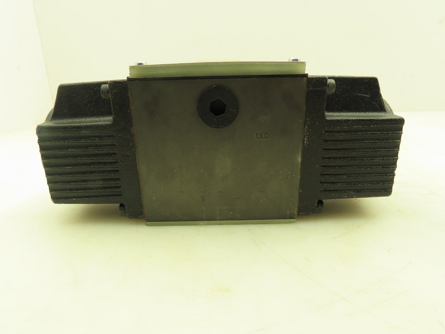 Nachi SS-G03-C1-R-D1-E10 Hydraulic Directional Control Solenoid Valve 12VDC D05