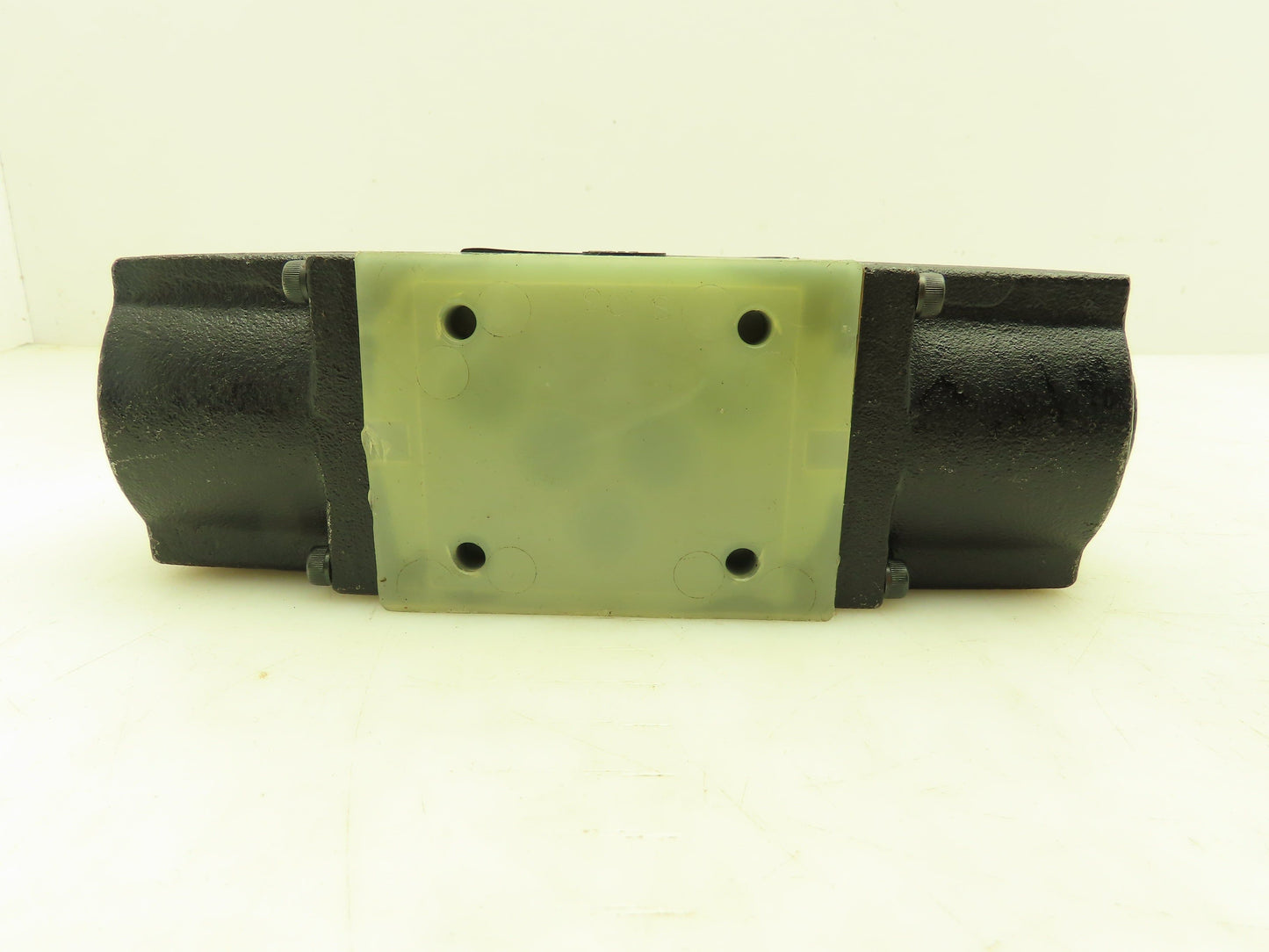 Nachi SS-G03-C1-R-D1-E10 Hydraulic Directional Control Solenoid Valve 12VDC D05