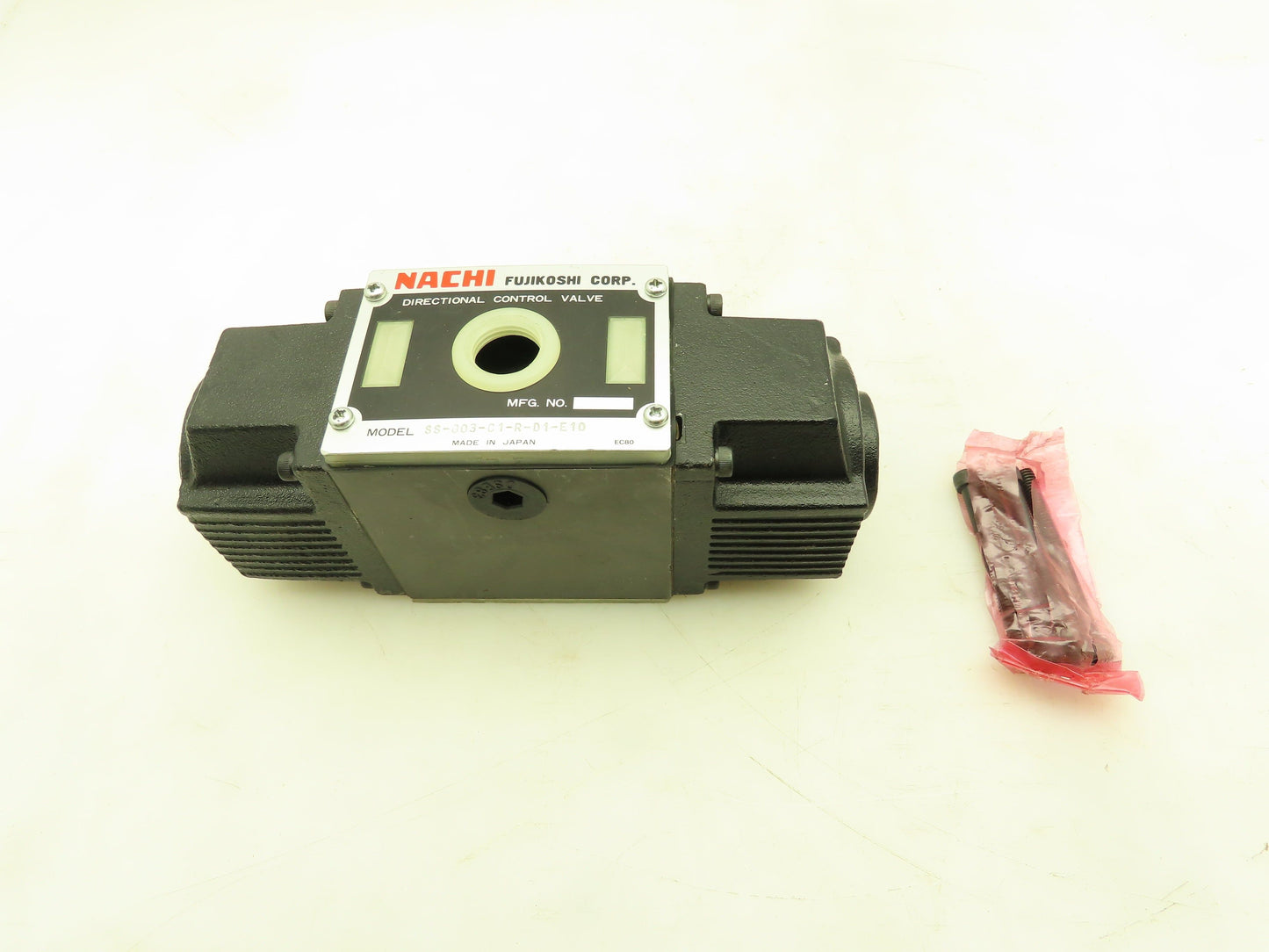 Nachi SS-G03-C1-R-D1-E10 Hydraulic Directional Control Solenoid Valve 12VDC D05