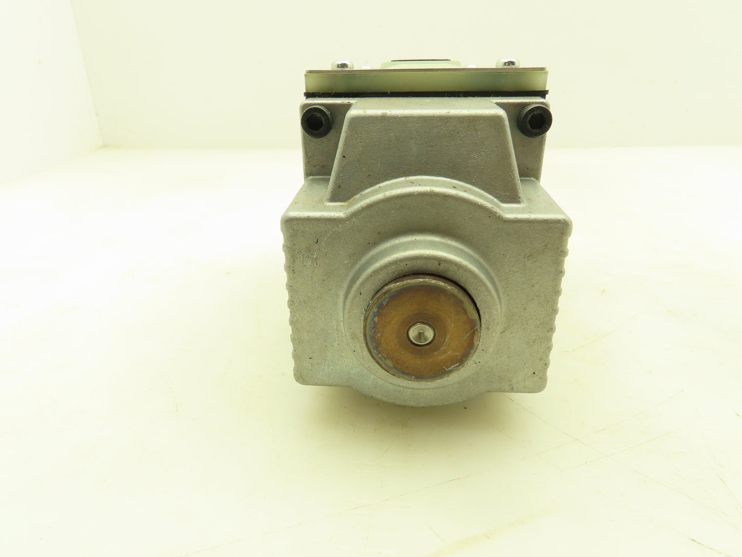 Nachi SS-G03-A06-R-C115-E8916A Hydraulic Directional Control Solenoid Valve 120V