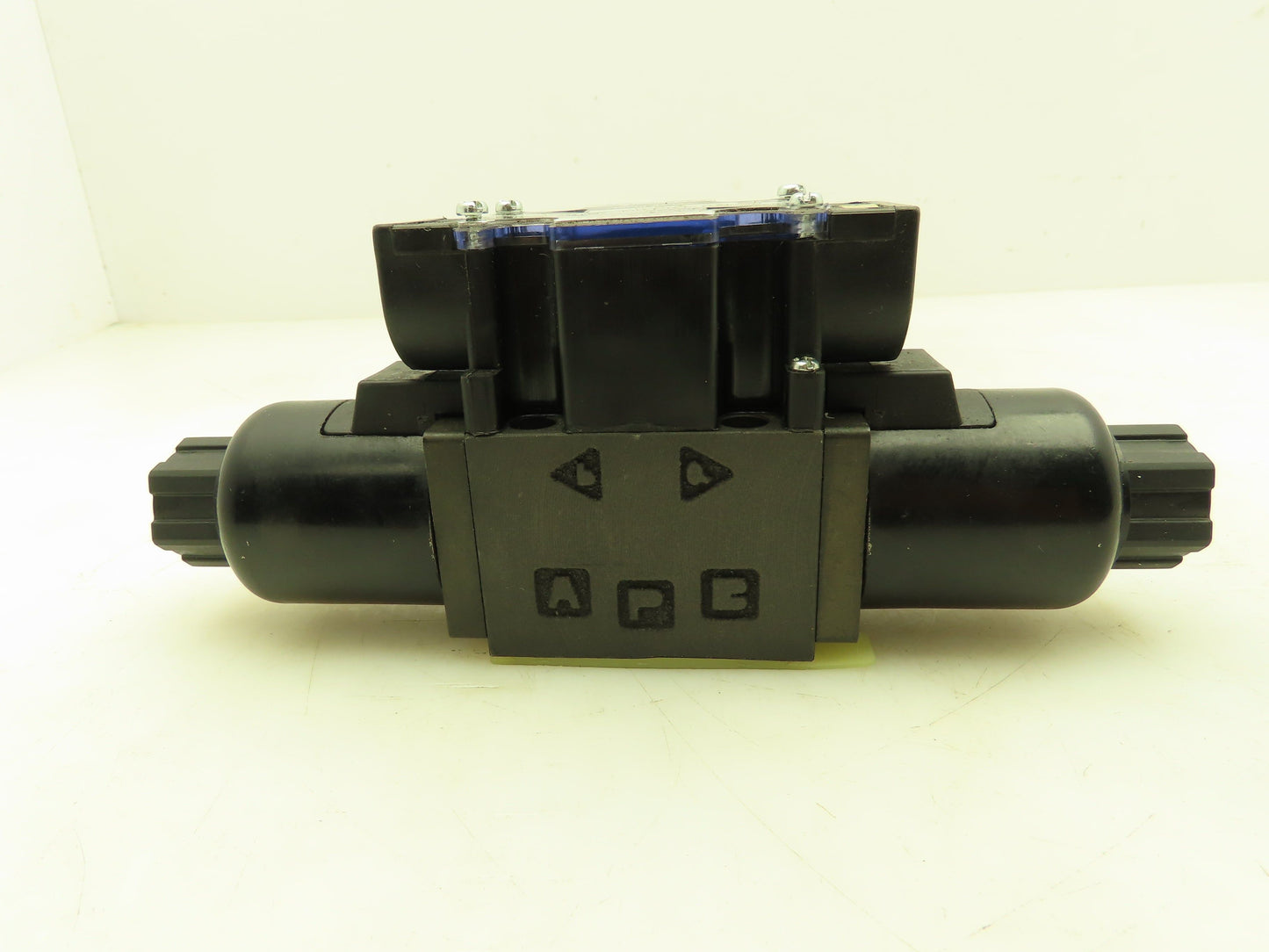 Nachi SS-G01-C6-FR-E2-20 Hydraulic Directional Control Solenoid Valve 200VAC D03