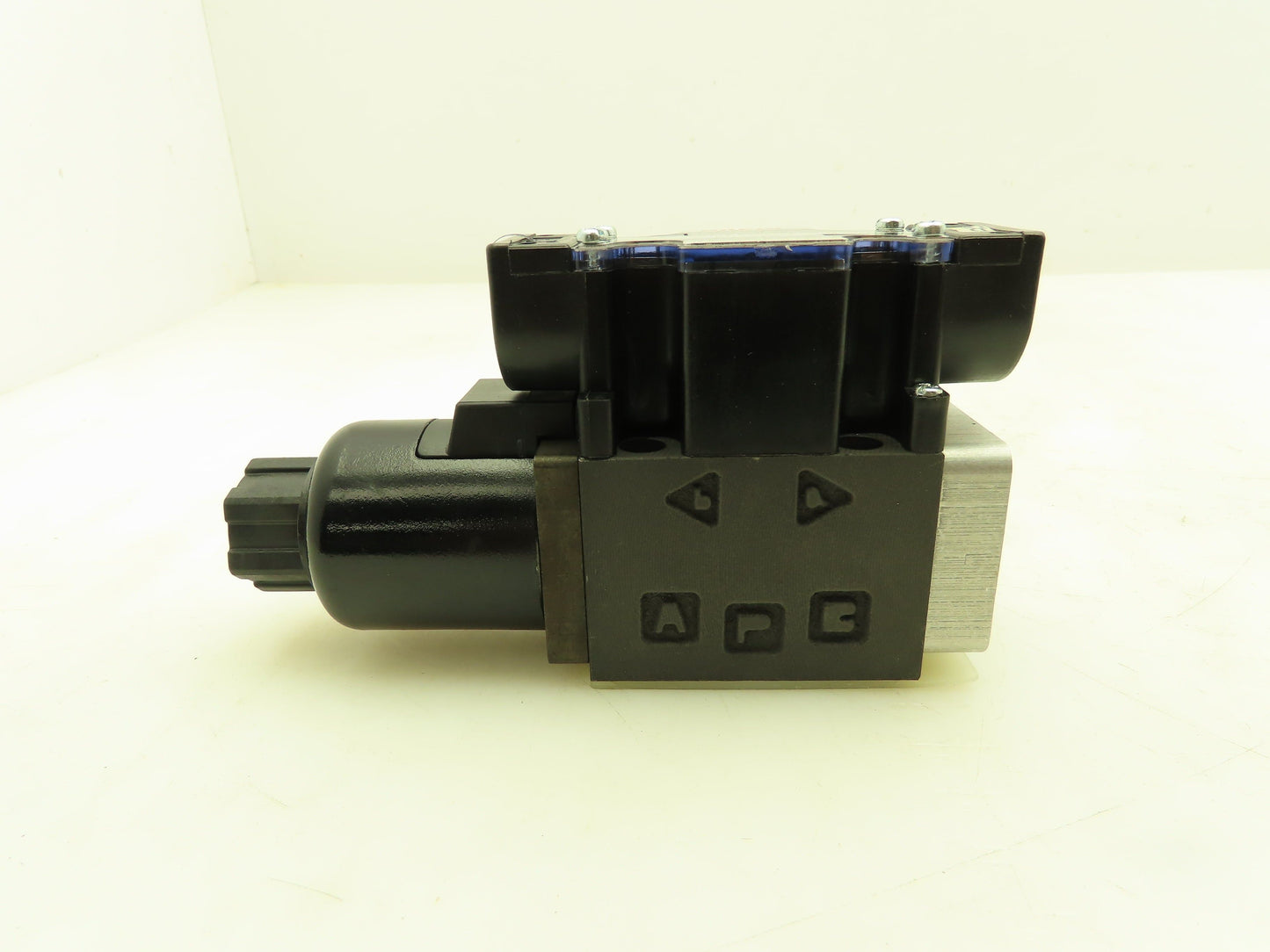 Nachi SS-G01-A5-R-D1-E20 Hydraulic Directional Control Solenoid Valve 12VDC D03