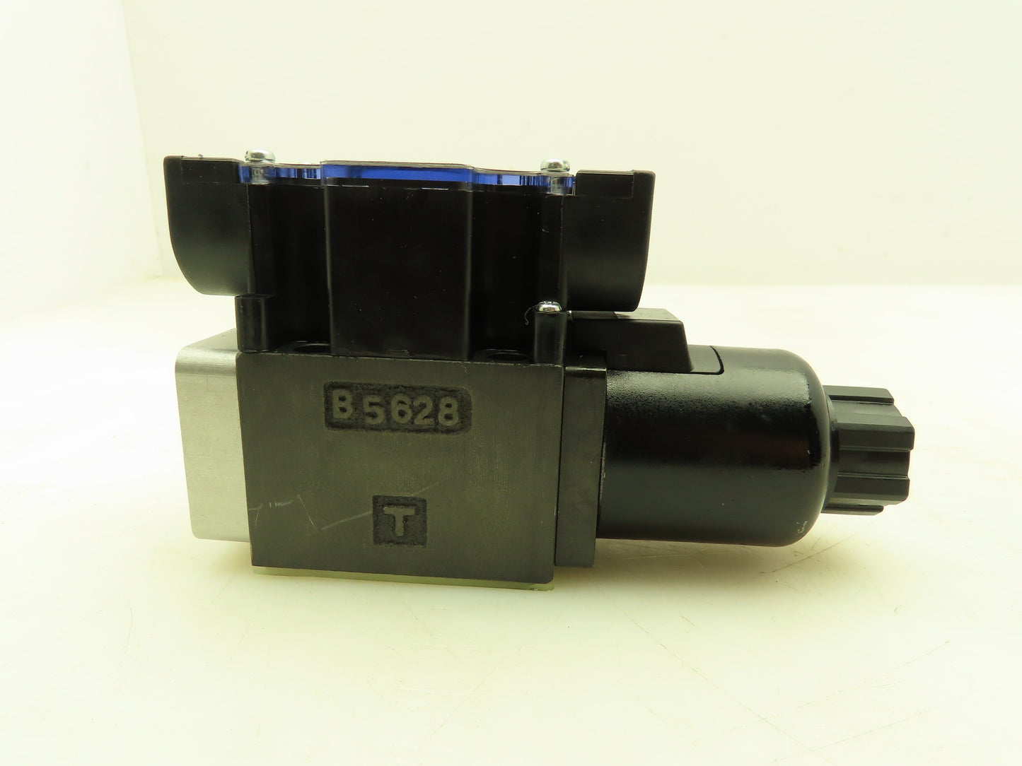 Nachi SS-G01-A37-R-D1-E9331A Hydraulic Directional Control Solenoid Valve 12VDC