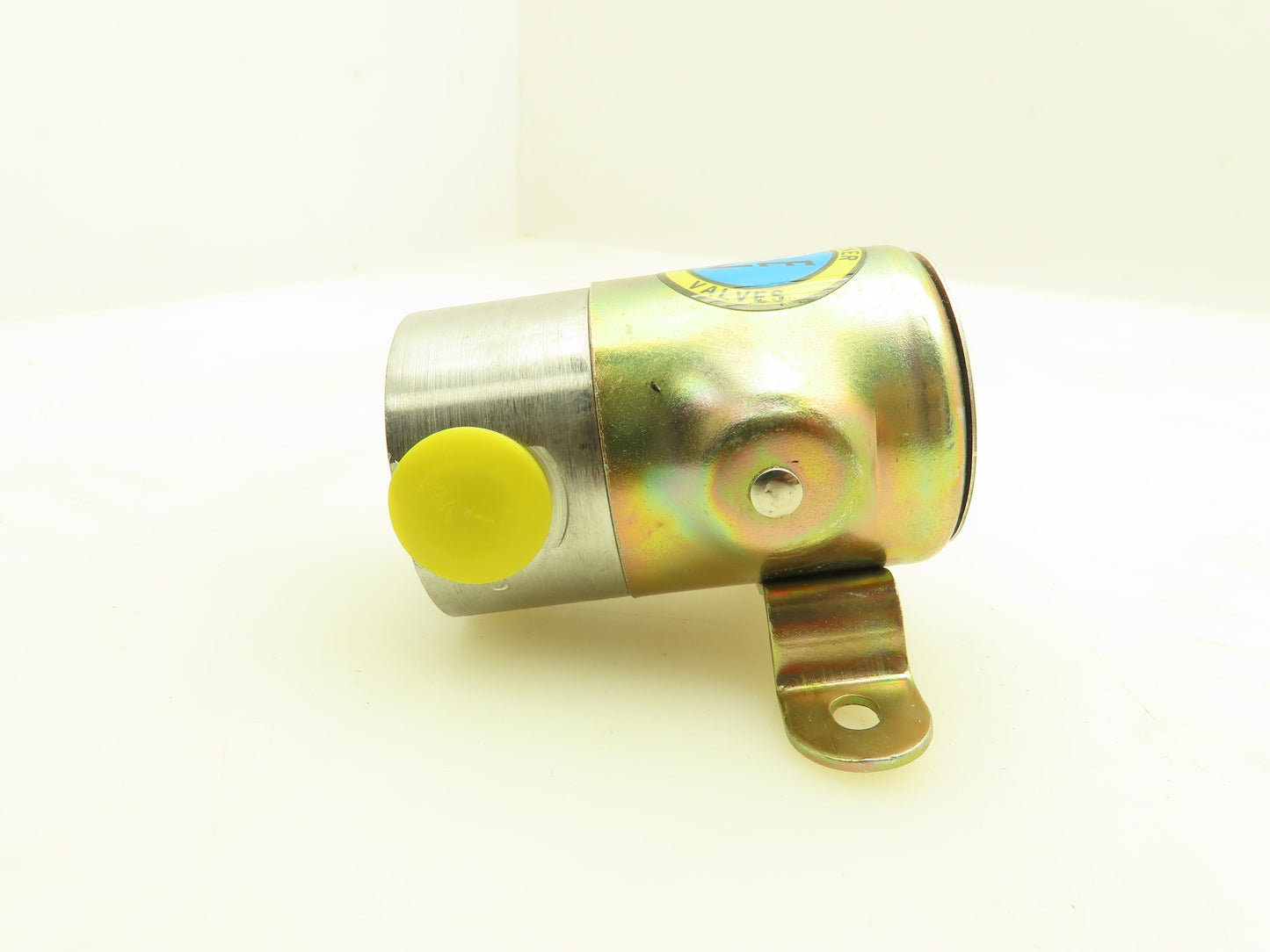 Honeywell Skinner V5C60950 Solenoid Valve 3-Way 1/4" NPT 150 PSI NC 24 VDC
