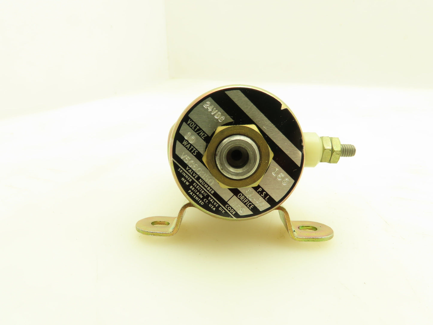 Honeywell Skinner V5C60950 Solenoid Valve 3-Way 1/4" NPT 150 PSI NC 24 VDC