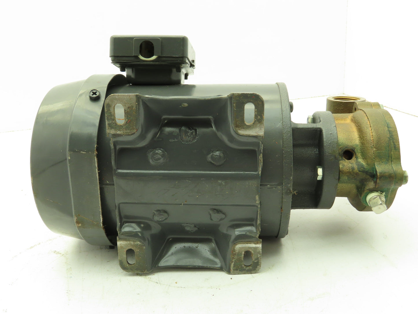 Toshiba Type IK Induction Motor 0.4Kw .5Hp 3500 RPM 220V 3PH 3/4" NPT Brass Pump