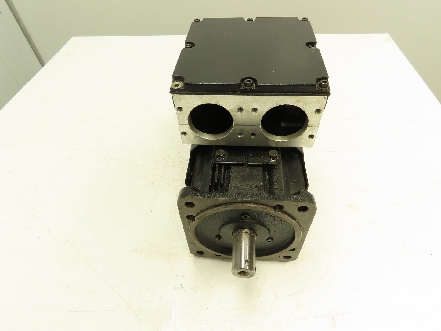 Sanyo Denki 64BM180LXUD9 BL Super AC Servo Motor w/ Encoder E751024J1E1