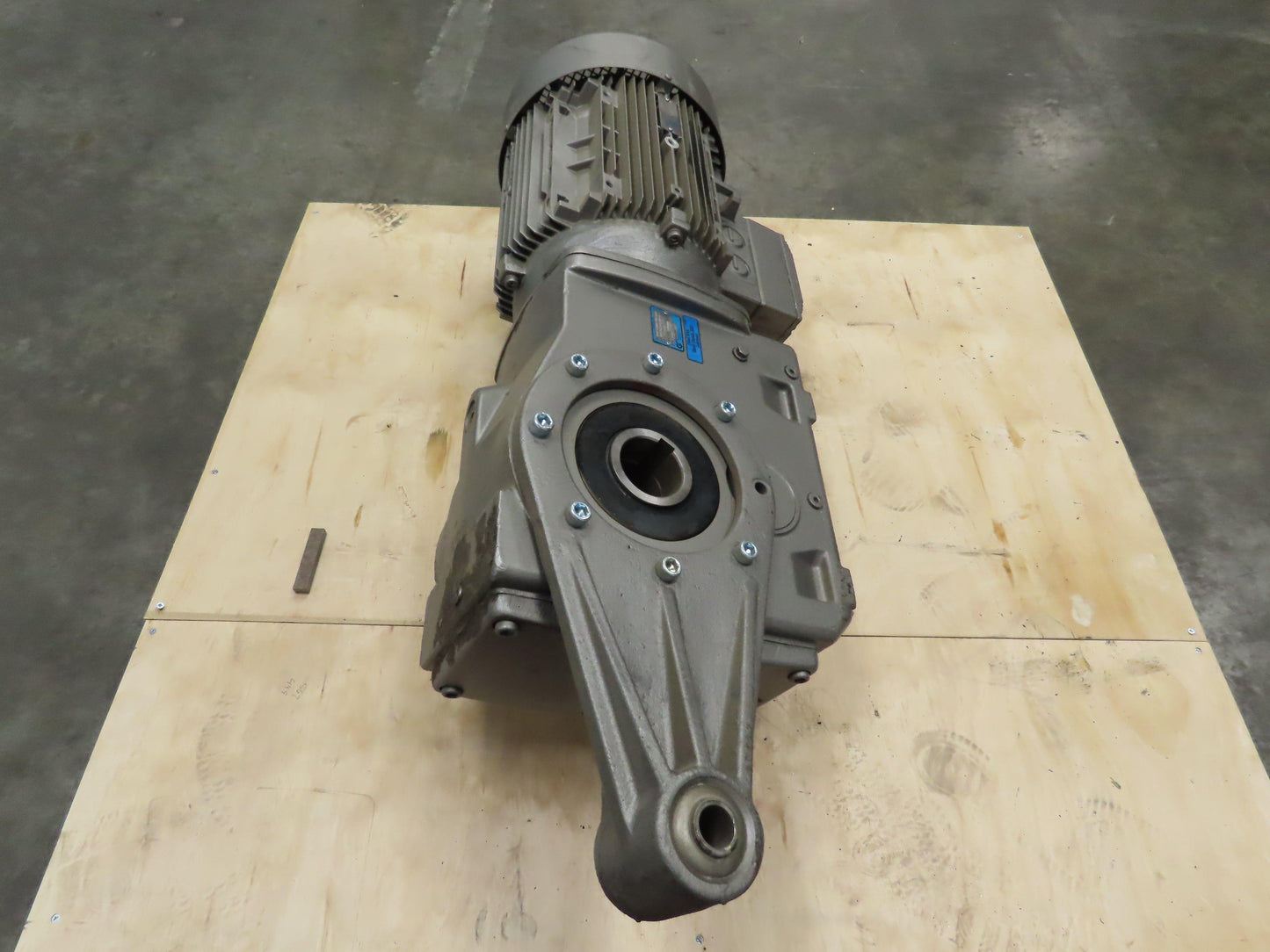 Nord 9042.1AZDB-160 M/4 Gearmotor 13.40:1 Ratio 7222In. Lb. 131rpm 15hp 230/460v