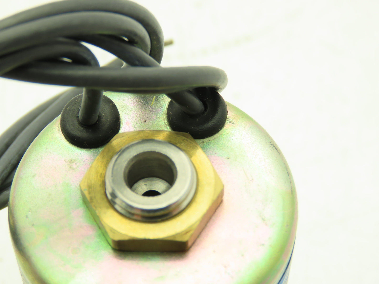 Honeywell Skinner V5H57420 Solenoid Valve 3-Way (NC) 220VAC 100 PSI 1/4" NPT V5