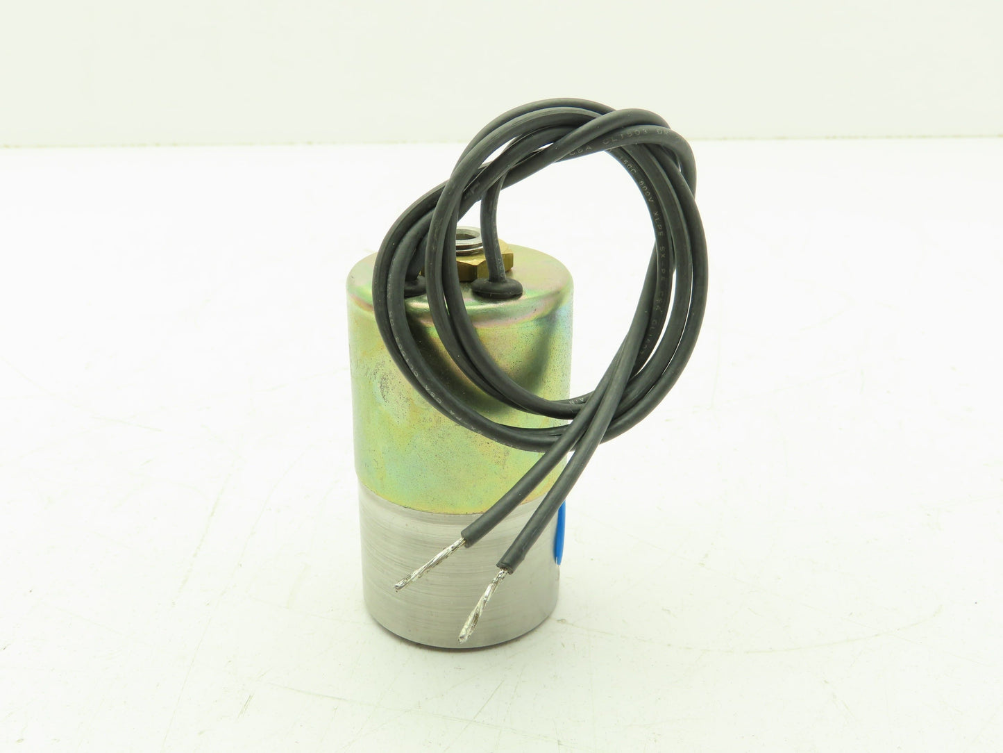 Honeywell Skinner V5H57420 Solenoid Valve 3-Way (NC) 220VAC 100 PSI 1/4" NPT V5