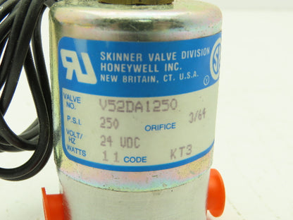 Honeywell V52DA1250 1/8" NPT 2-Way Skinner Solenoid Valve 24VDC N.C. 250 Psi.