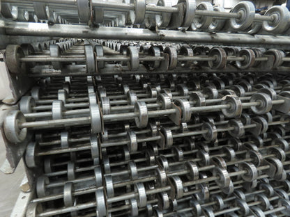 36"x 45° Butt Spur Galvanized Steel Skate Wheel Gravity Conveyor -13 Sections