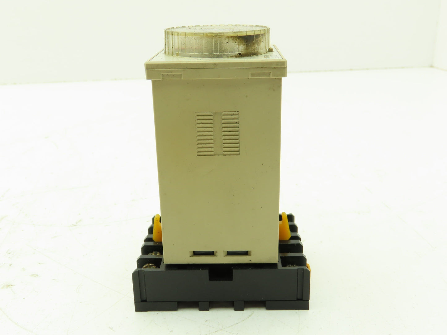 Omron E5C2-R20J-10 Temperature Controller E5C2