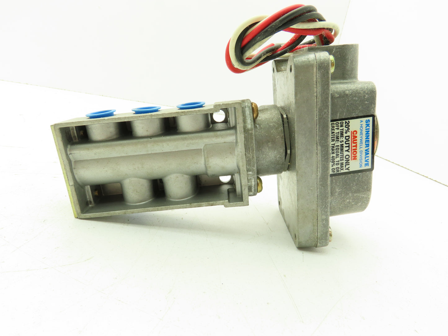 Honeywell Skinner XH935RBMX17 Solenoid Valve 4-Way NC/NO 24VDC 150 PSI 1/4" NPT