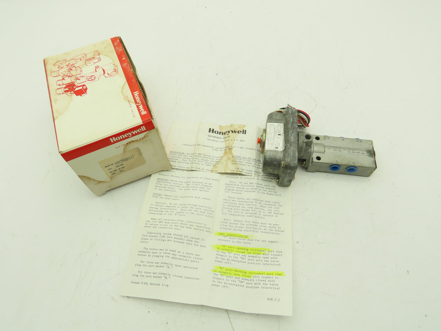 Honeywell Skinner XH935RBMX17 Solenoid Valve 4-Way NC/NO 24VDC 150 PSI 1/4" NPT