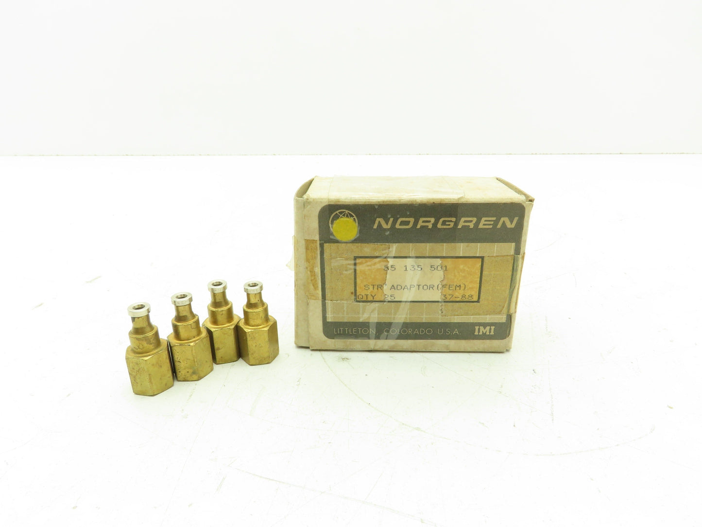 Norgren 85-135-501 Straight Female Adaptor Fitting 1/8"-QD X 1/8"-NPTM Lot of 29