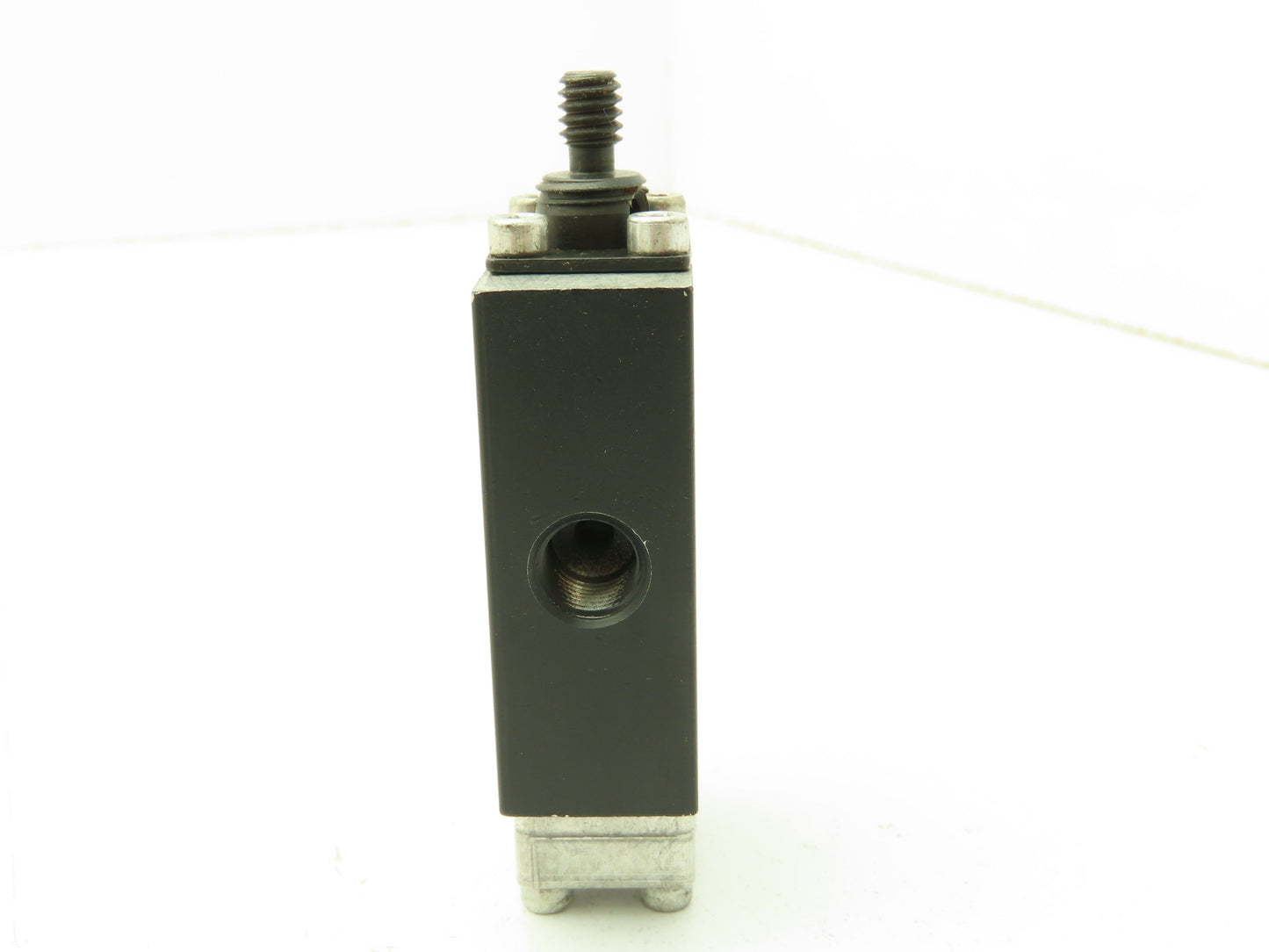Aro MQ 1348 Pneumatic 3 Way Valve NC 1/8" NPT Air or Manual Activated