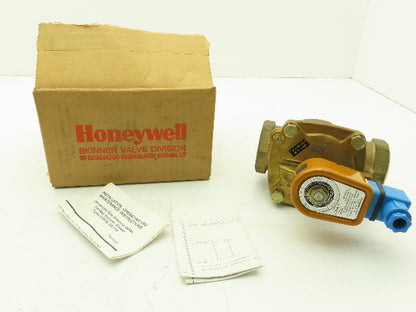Honeywell Skinner U321G3990 Solenoid Valve 2-Way NC 30VDC 5-150 PSI 1-1/2" NPT