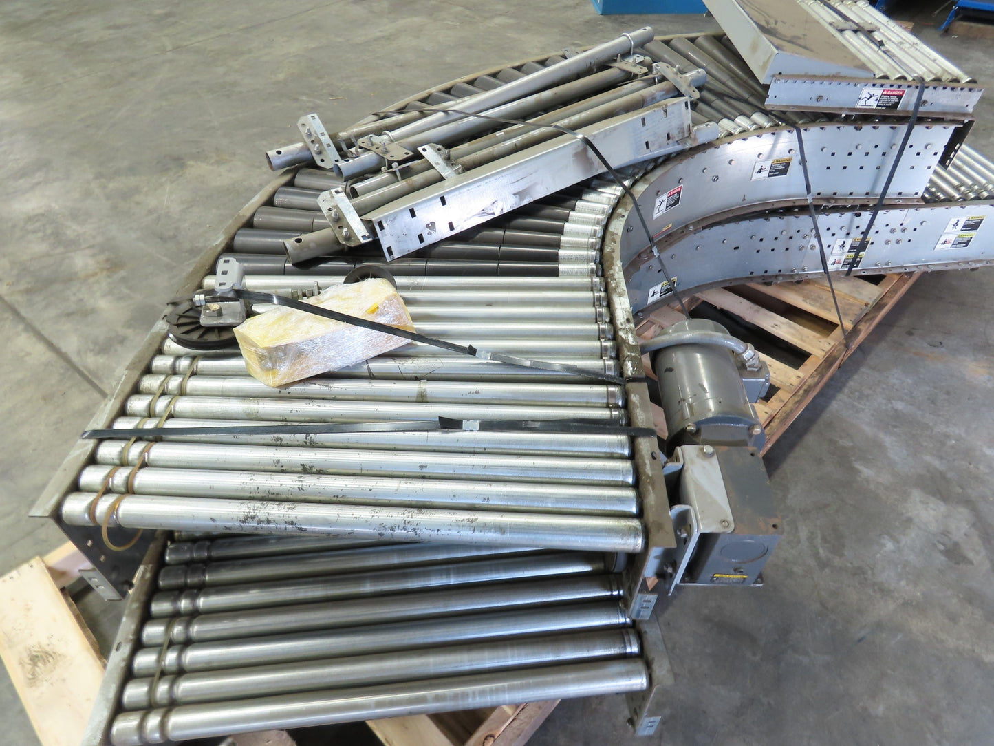 Automotion 36"x10' Belt Drive Live Roller Conveyor 90° Curve End Drive  Lot of 2