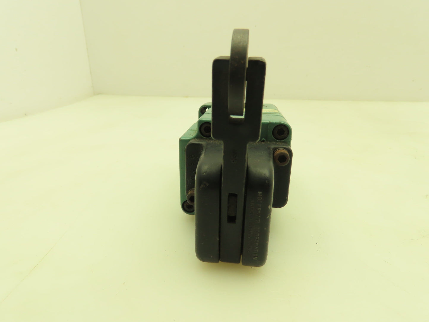 Aro 5232-05-3 Pneumatic Air Limit Switch Valve 3 Way Roller Arm 3/8" NPT