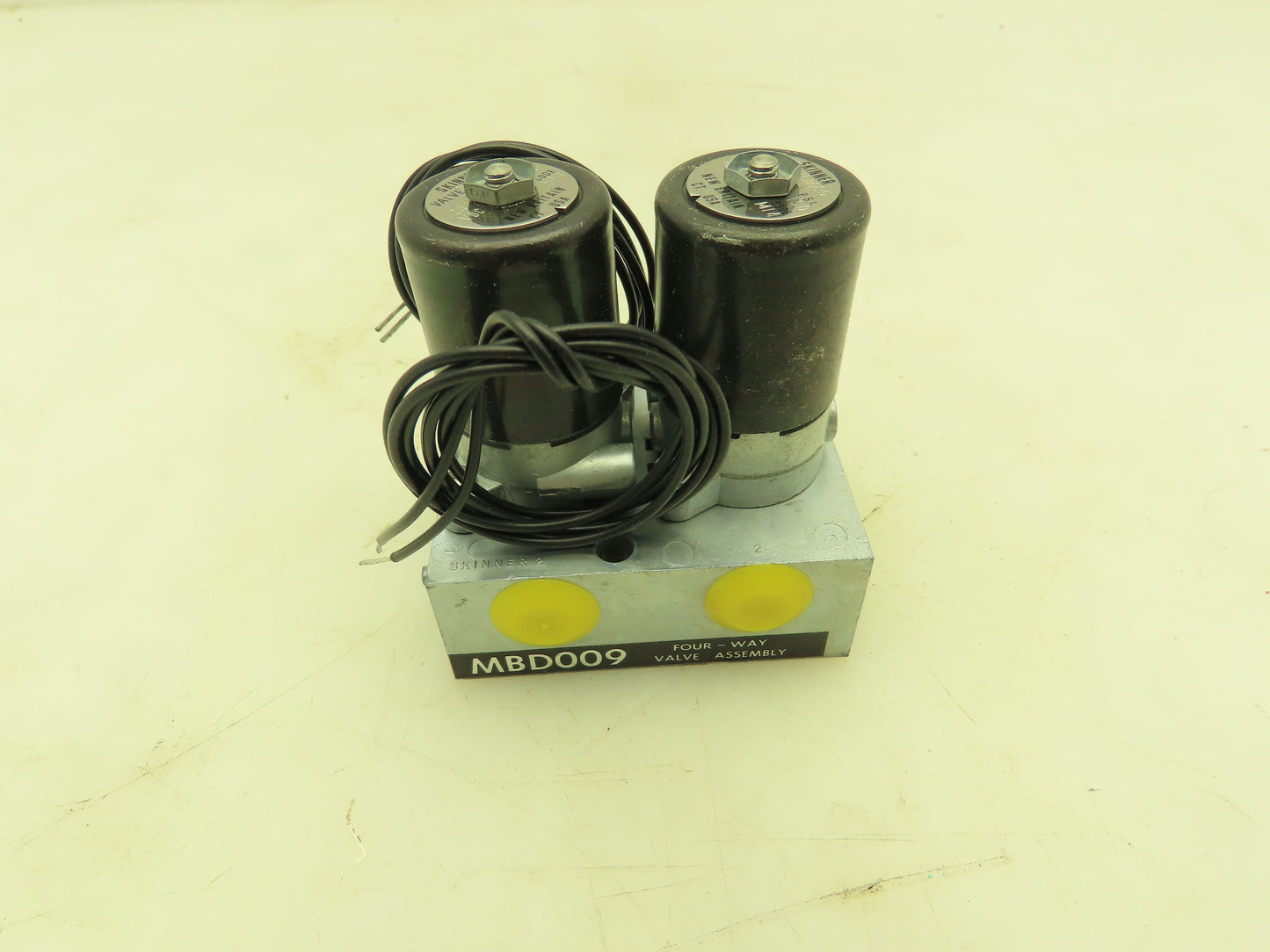 Honeywell Skinner MBD009 Solenoid Valve 4-Way Assembly NO 24VDC 150 PSI MBD005