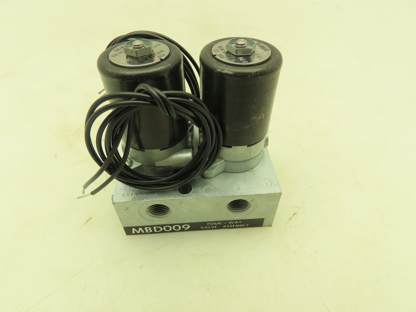Honeywell Skinner MBD009 Solenoid Valve 4-Way Assembly NO 24VDC 150 PSI MBD005